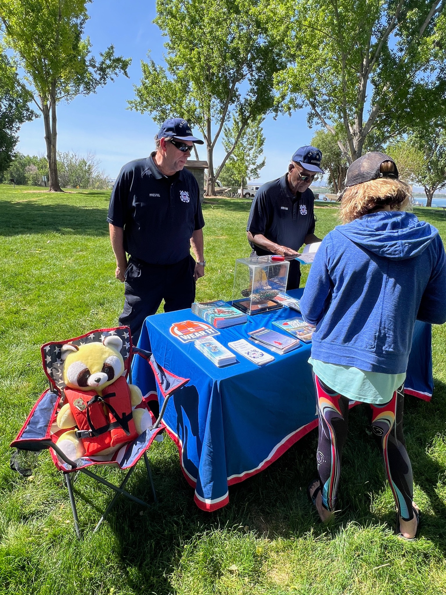 USCG - Members of the U.S. Coast Guard Auxiliary Flotilla 11-4 (Boise ...