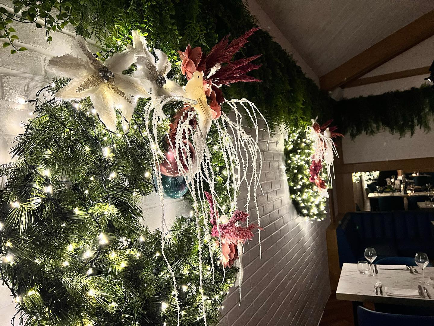 The Lion - 🎁Christmas has arrived at The Lion & Swan… Come and enjoy a ...