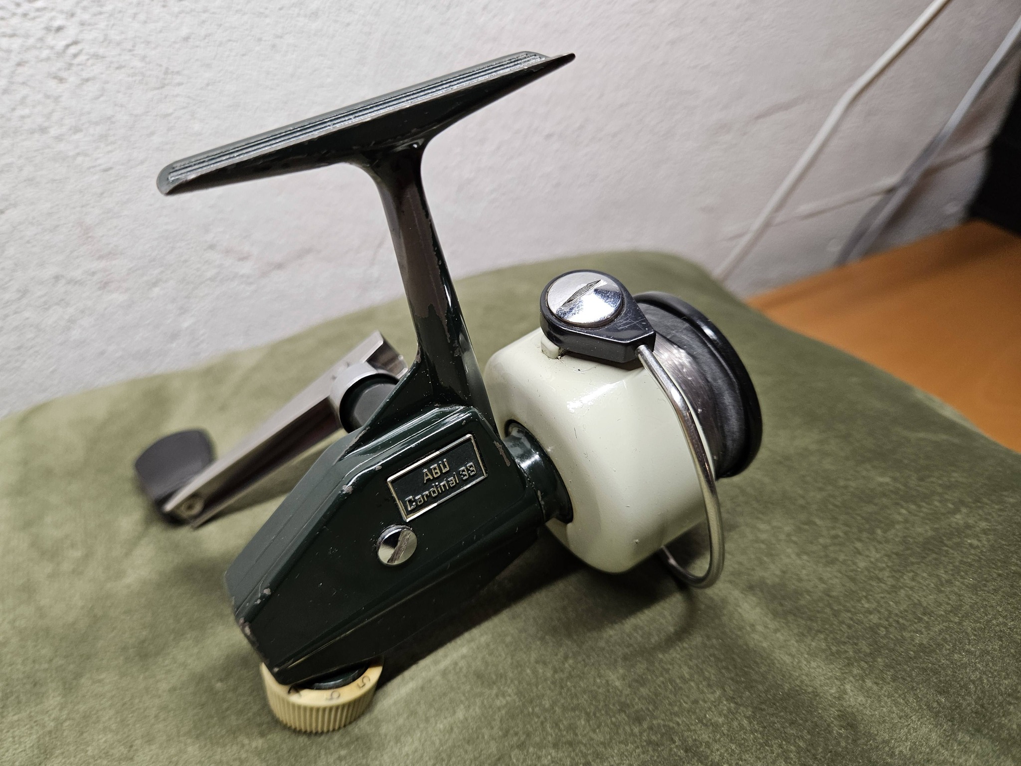 Abu Cardinal 33 fishing reel for pikeperch