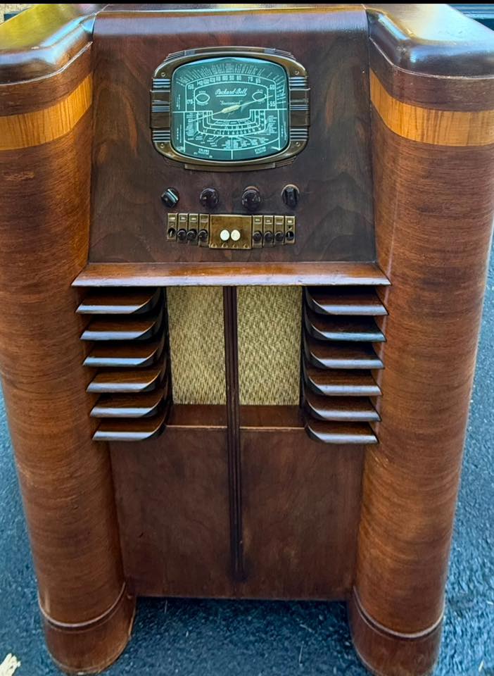 1938 Packard Bell model 160 art deco radio with 15 tubes and