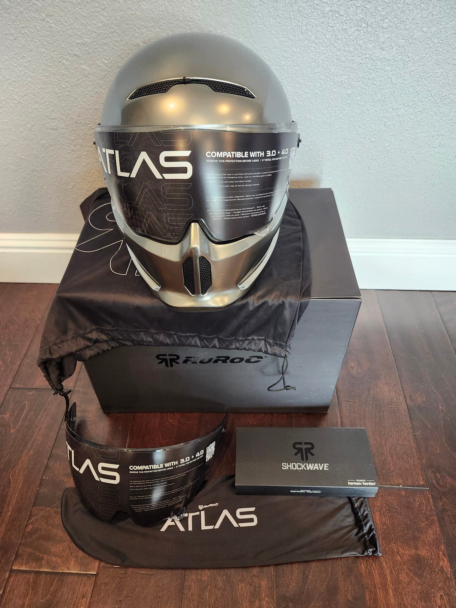 Ruroc Atlas 4.0 carbon helmet and Rev
