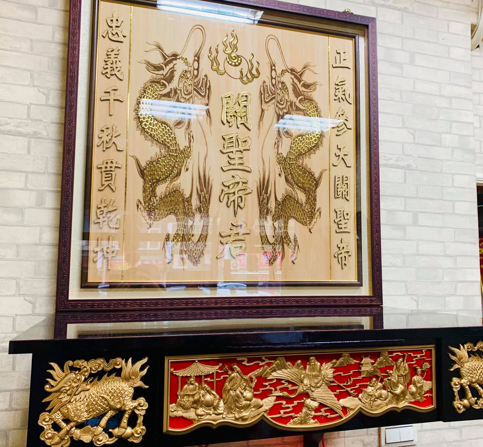 #吊櫥神桌後貼製作 #壁掛式神桌神聯... - 佛堂設計美學 神明廳空間規劃 神桌佛桌公媽桌神像佛像佛具精品