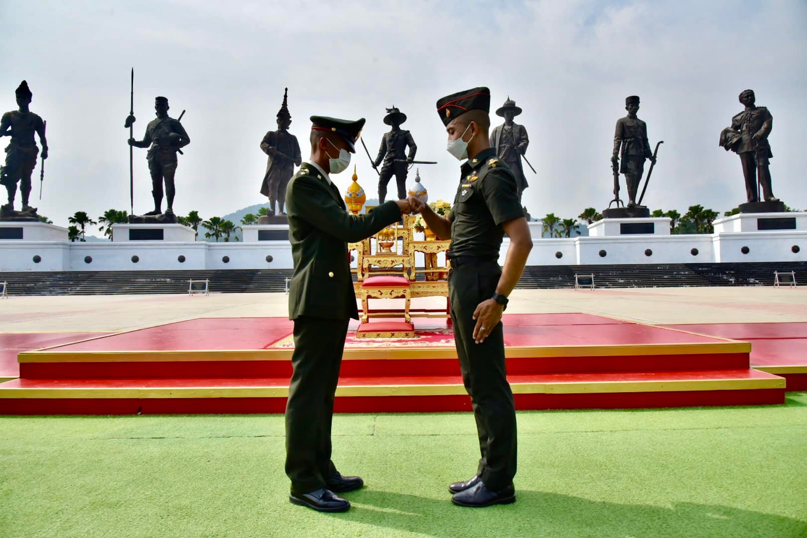 ยศถาบรรดาศักดิ์... - กรมนักเรียนโรงเรียนนายสิบทหารบก