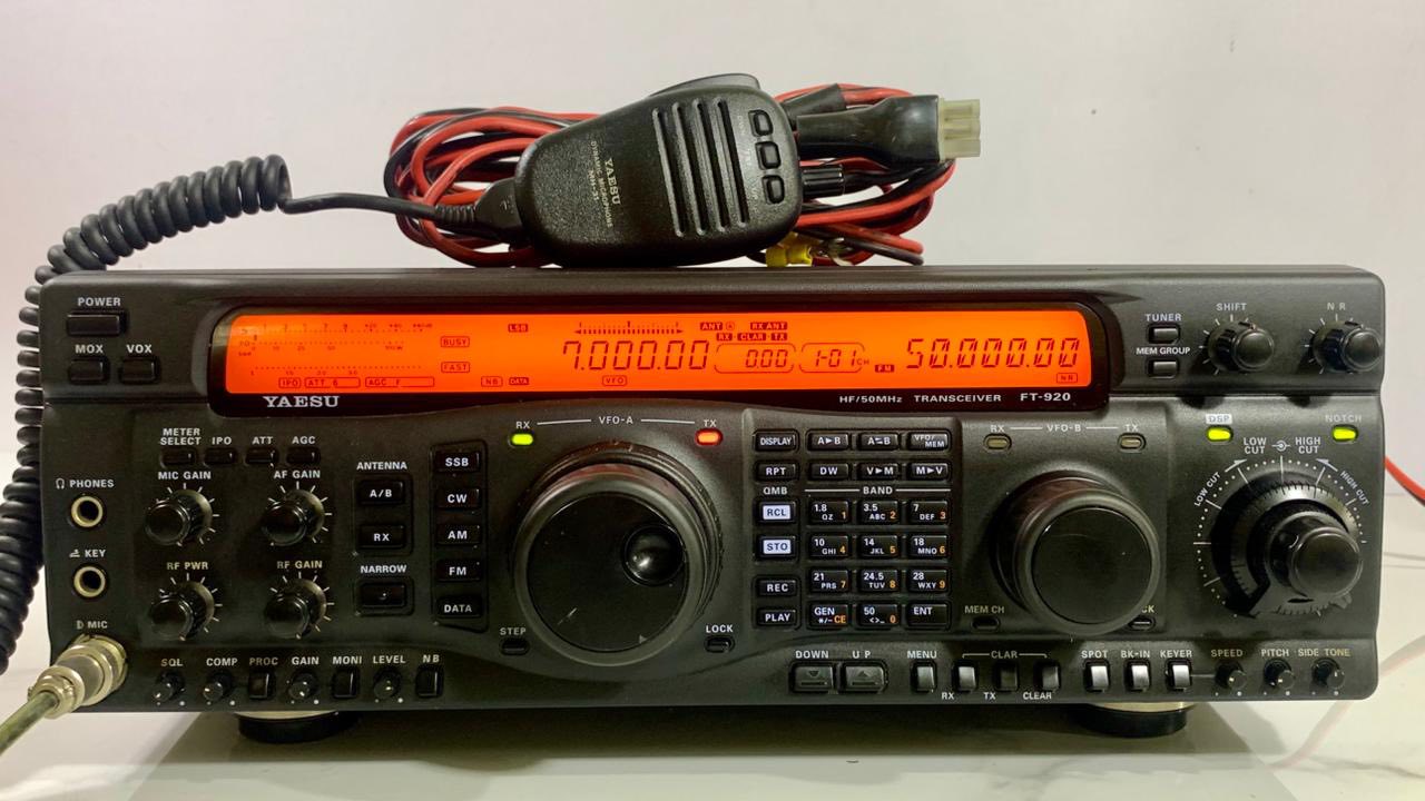 Yaesu FT-102 HF transceiver features and specifications