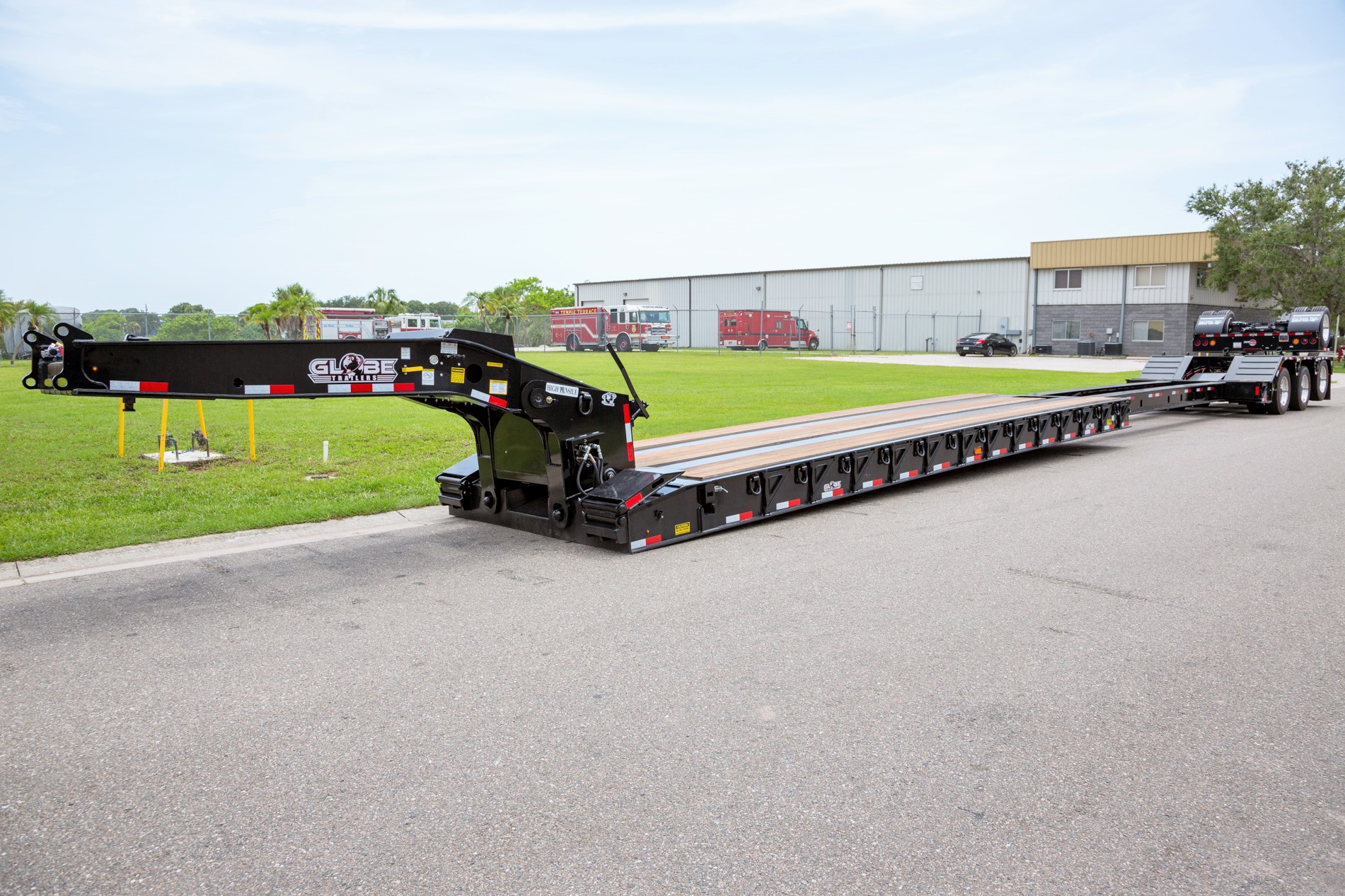 Globe Trailers - This 55 Ton Extendable RGN extends to a...