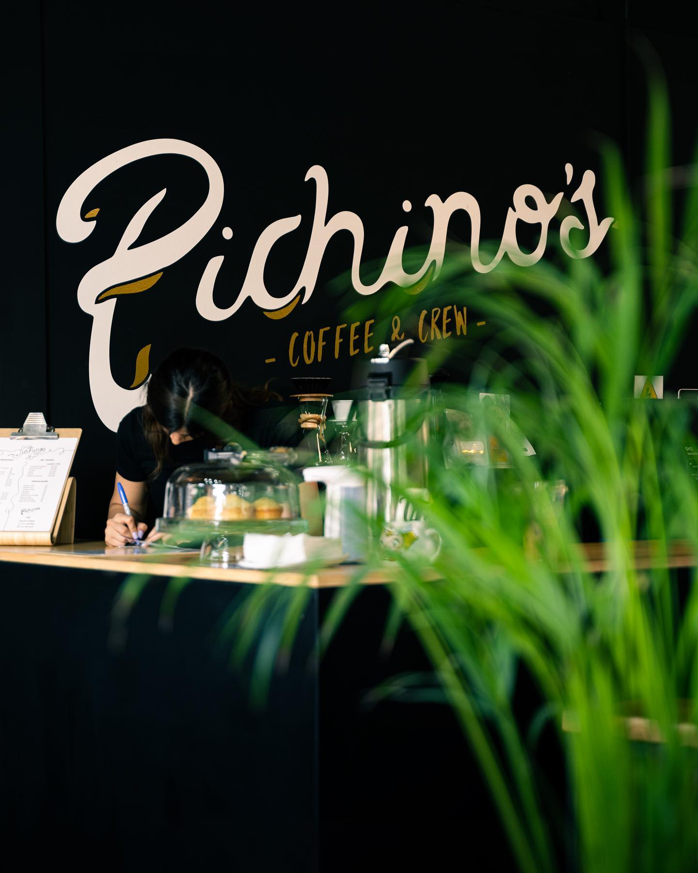 Ya pasaste por tu dosis diaria... - Pichino's Coffee & Crew