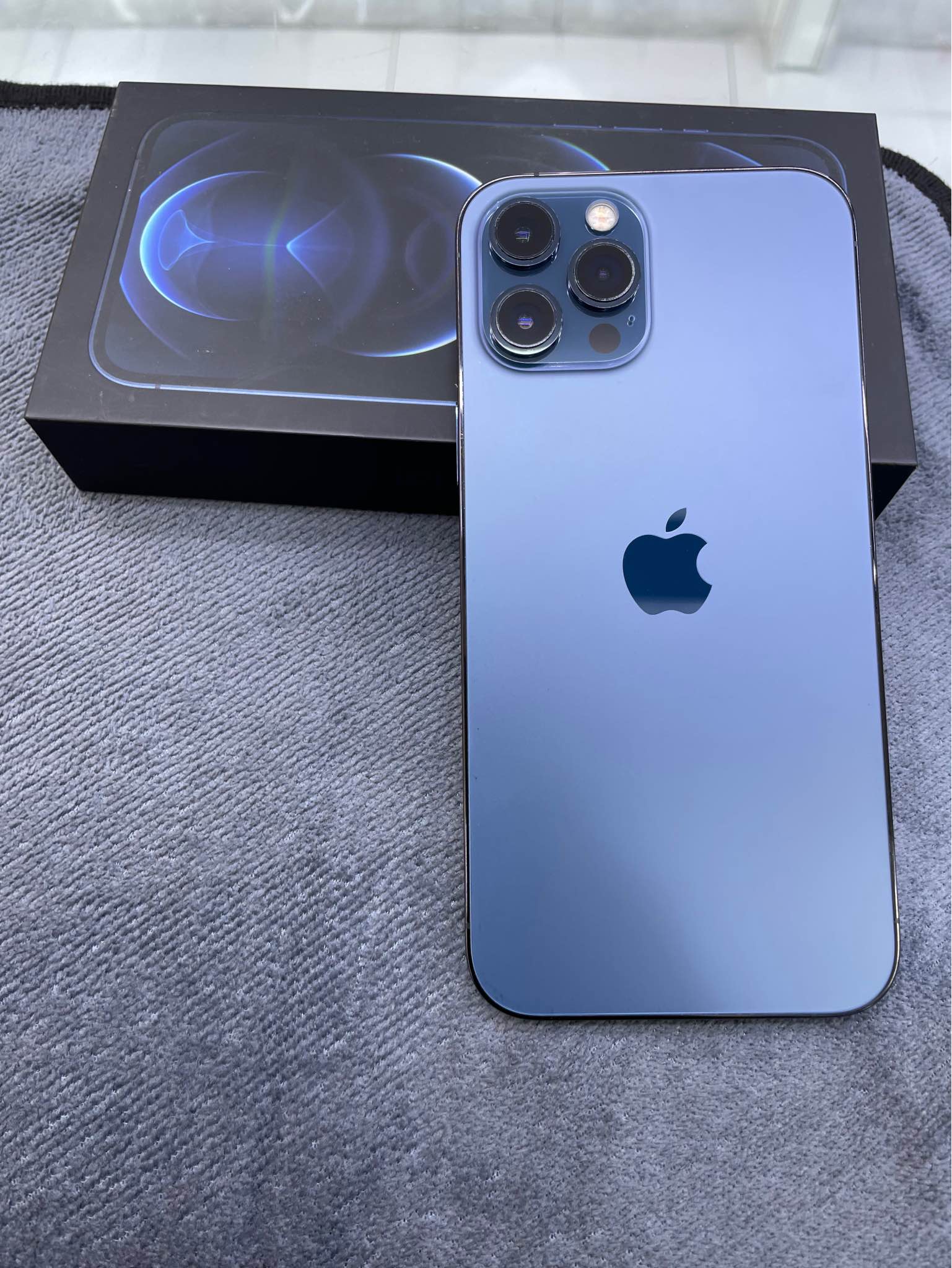 iPhone 12 Pro Max 256gb battery health 87 with box and cable clean 