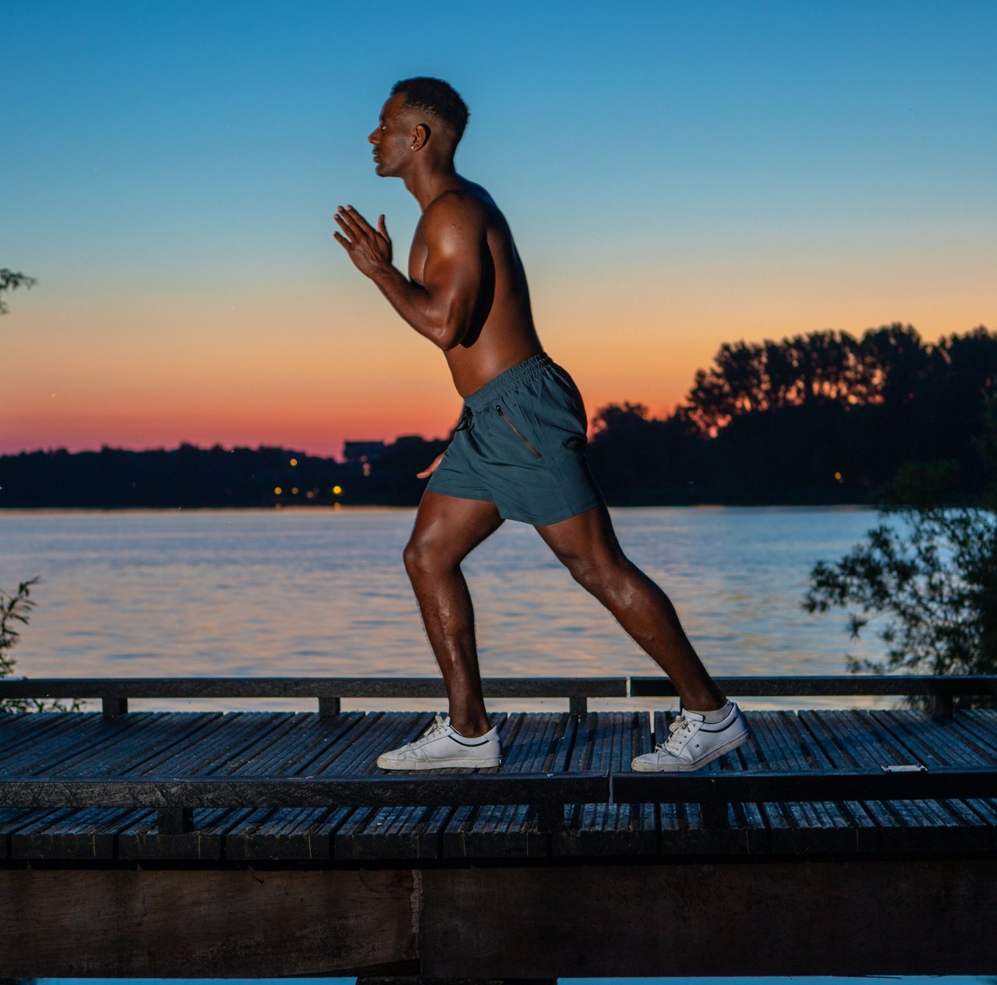 Is your running schedule secretly ruining your sleep? 👇 1️⃣ Deep sleep ...