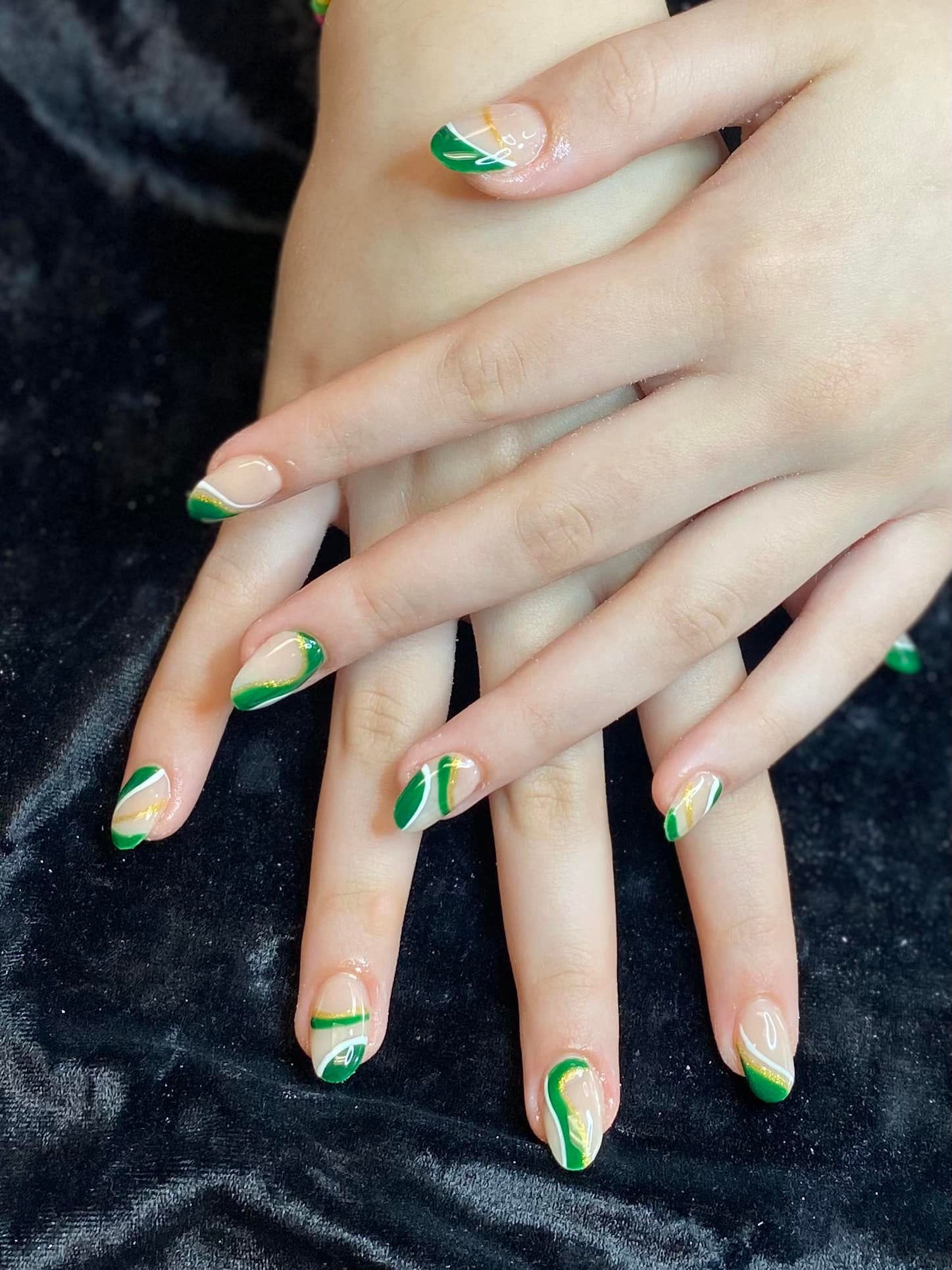 prom nails for dark green dress to match Emerald dress! 😍 #promnails #bloomingnails #greengold #emeraldgreen 👗 what color nails with green dress