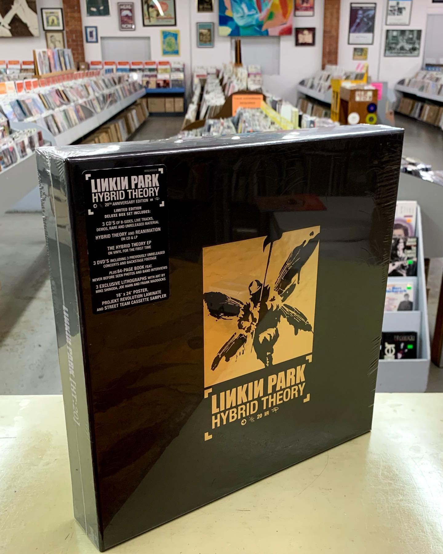 Hey LINKIN PARK fans, the Deluxe Box Set is here! Hybrid Theory