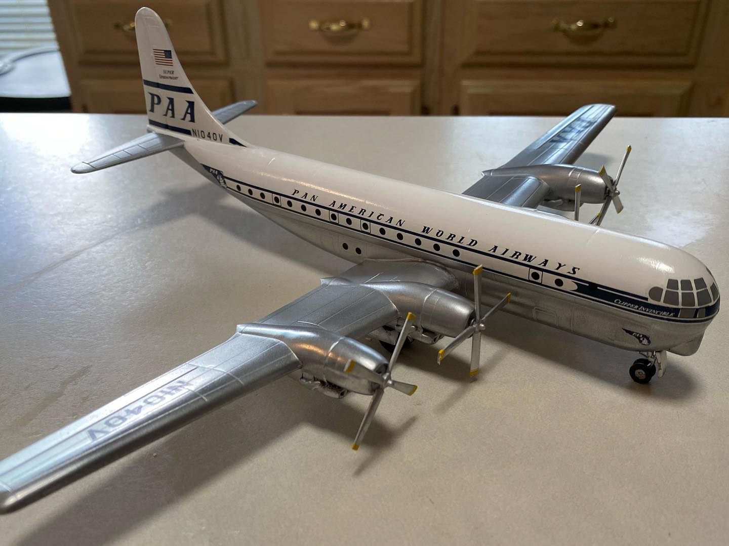 Minicraft 1/144 Boeing 377 Stratocruiser model review
