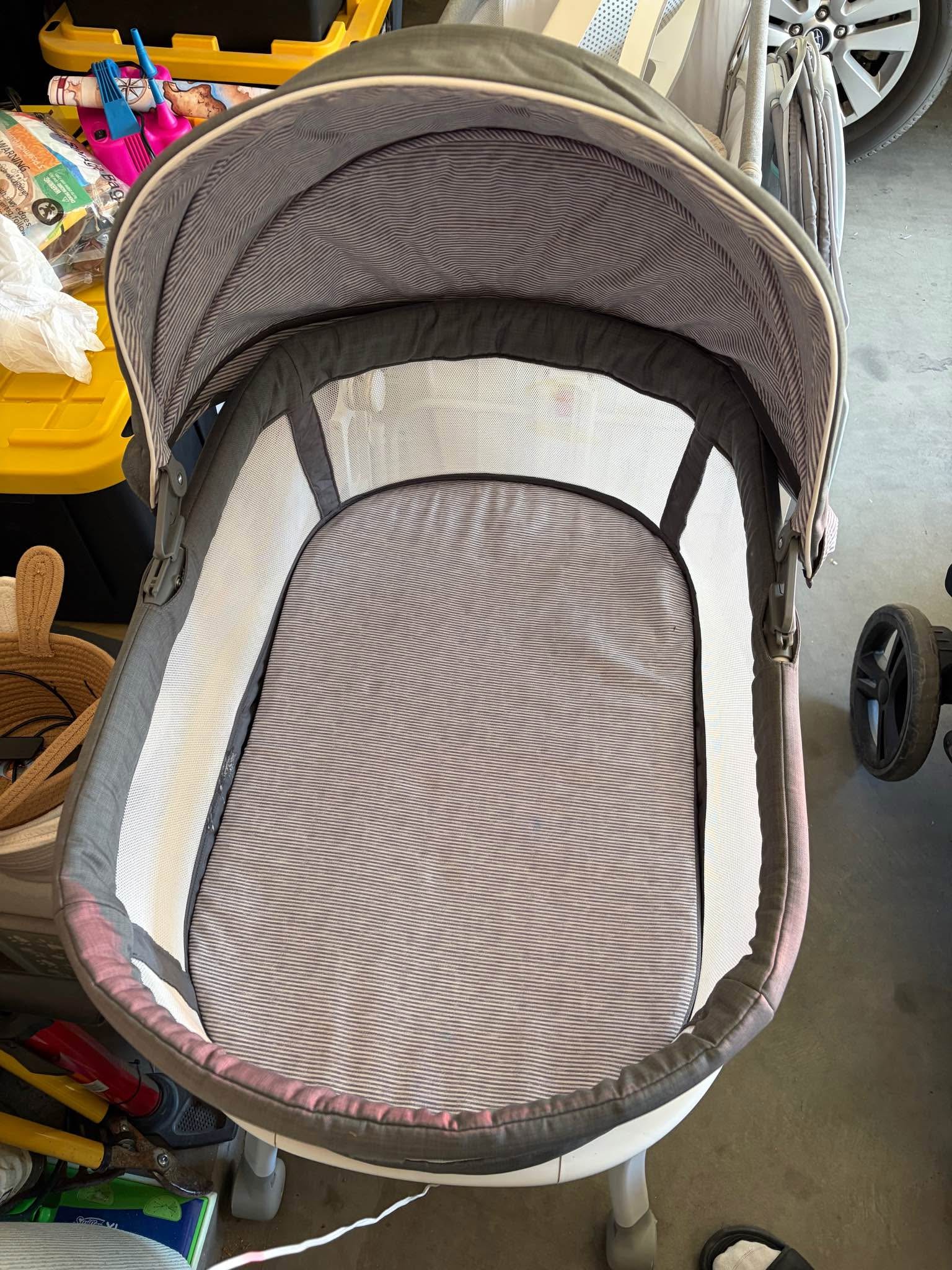 Graco Auto Rocking Bassinet - Bassinets & Cradles - White Tanks ...