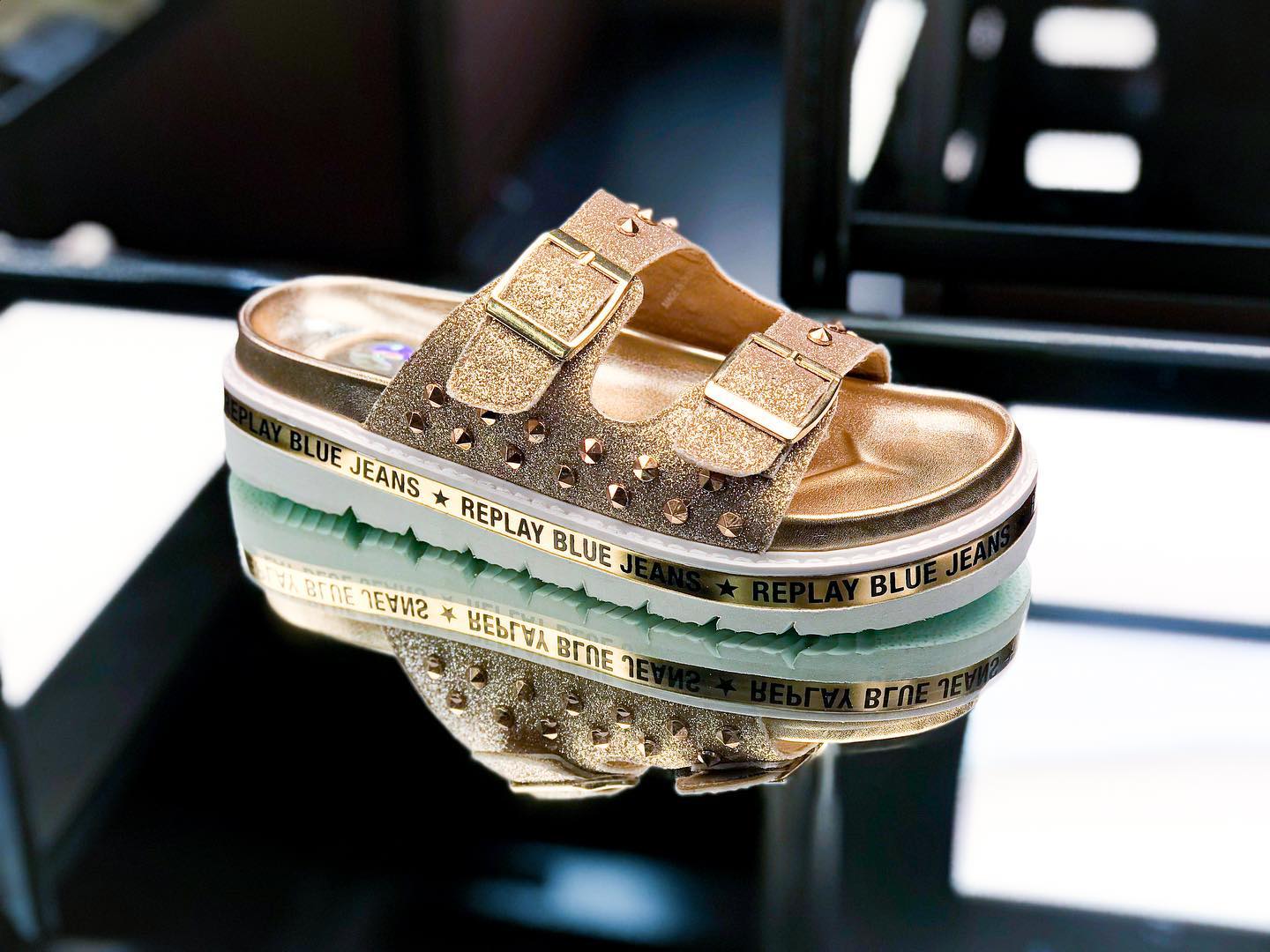 🌼Happy SPRING DAY🌻 Shop the HACKBERRY sliders at your nearest