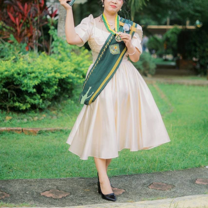 FOR RENT: FILIPINIANA DRESS Looking for something to wear for your graduation, pictorial, or special event? This Filipiniana dress is available for rent! ✨ 💰 Rental Fee: ₱700 💵 Security Deposit: ₱400