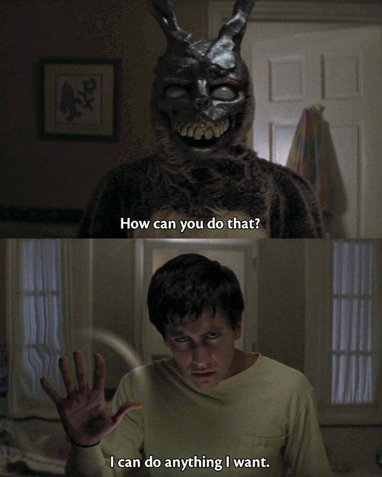 5trending - Recomendación cine: Donnie Darko Un joven con problemas emocionales, un entorno disfuncional y un conejo demoníaco de dos metros, todo en una misma pelicula? Bueno al principio mi reacción fue