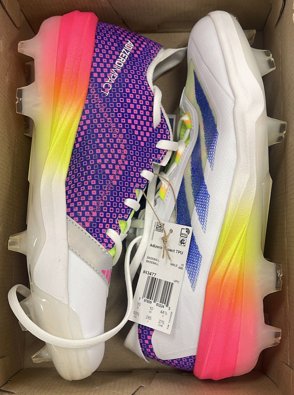 Bonitos tenís nuevos Adidas para entrenamiento de beisbol o