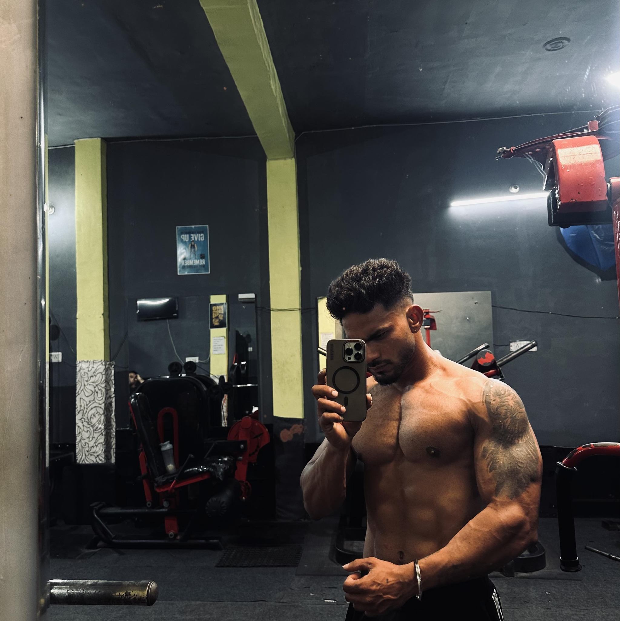 LEVEL UP🦍📈 ᴀ ᴍ ᴀ N 🧿🏋️‍♀️ #ashke #gymmotivation #instagram #gymlife # ...