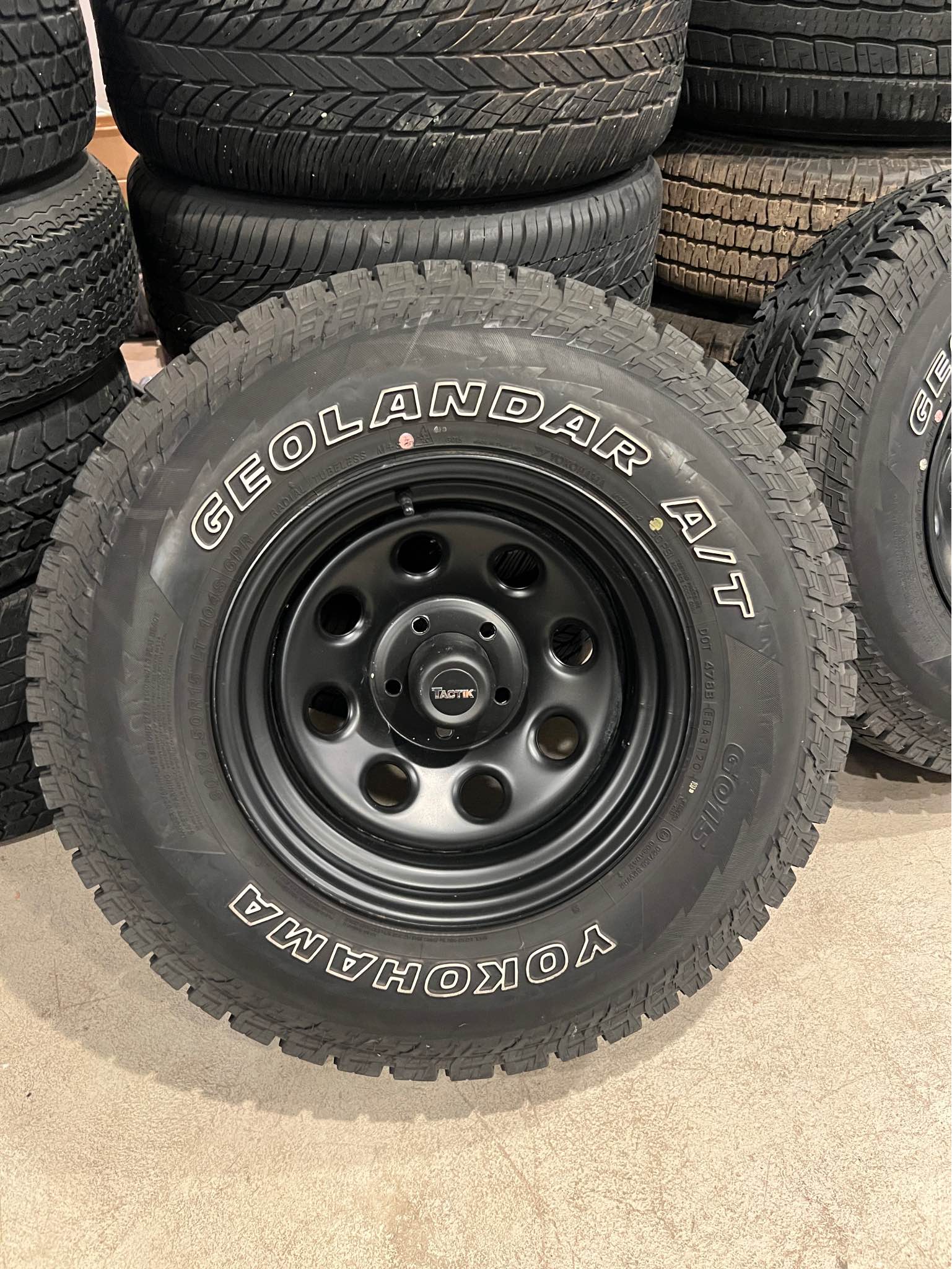 TacTik 15x8 Steel Wheels / 30/9.50/R15 LT Yokohama Geolander A/T - Car ...