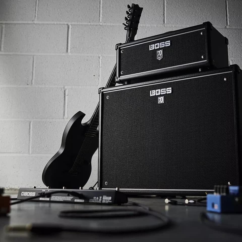 BOSS - Head amp 100 watt dari seri Katana yang telah...