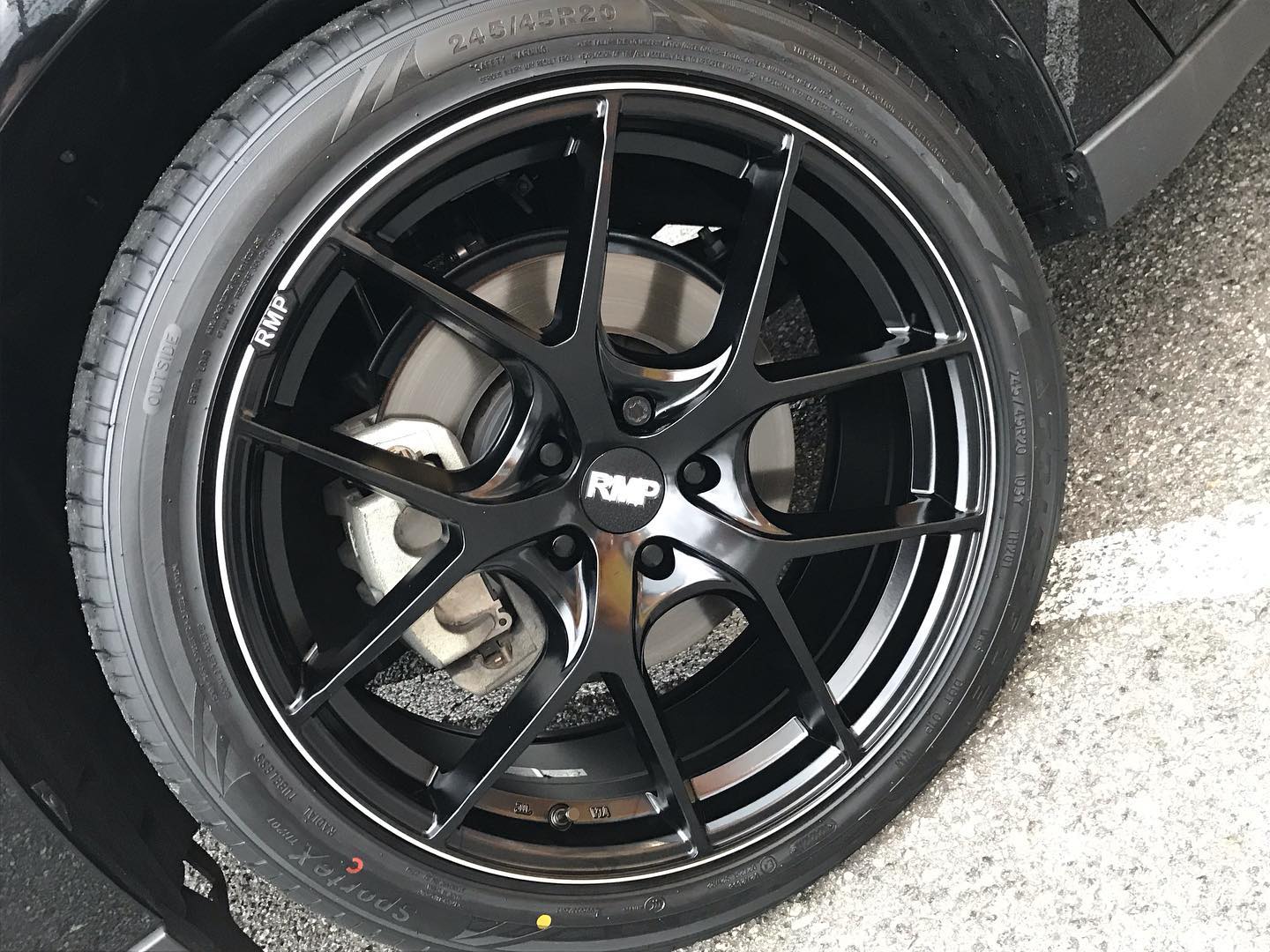 60ハリアーに MID RMP-025F 20インチ タイヤセットでご購入 ありがとう 