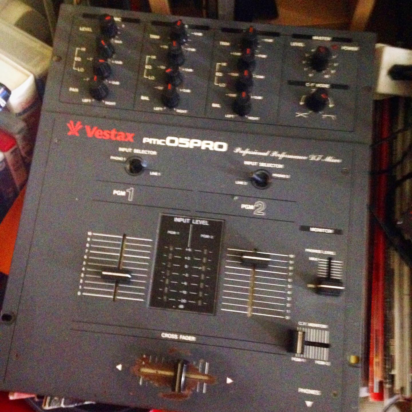 TBT to the innovative Vestax QFO, released in 2004! This turntable