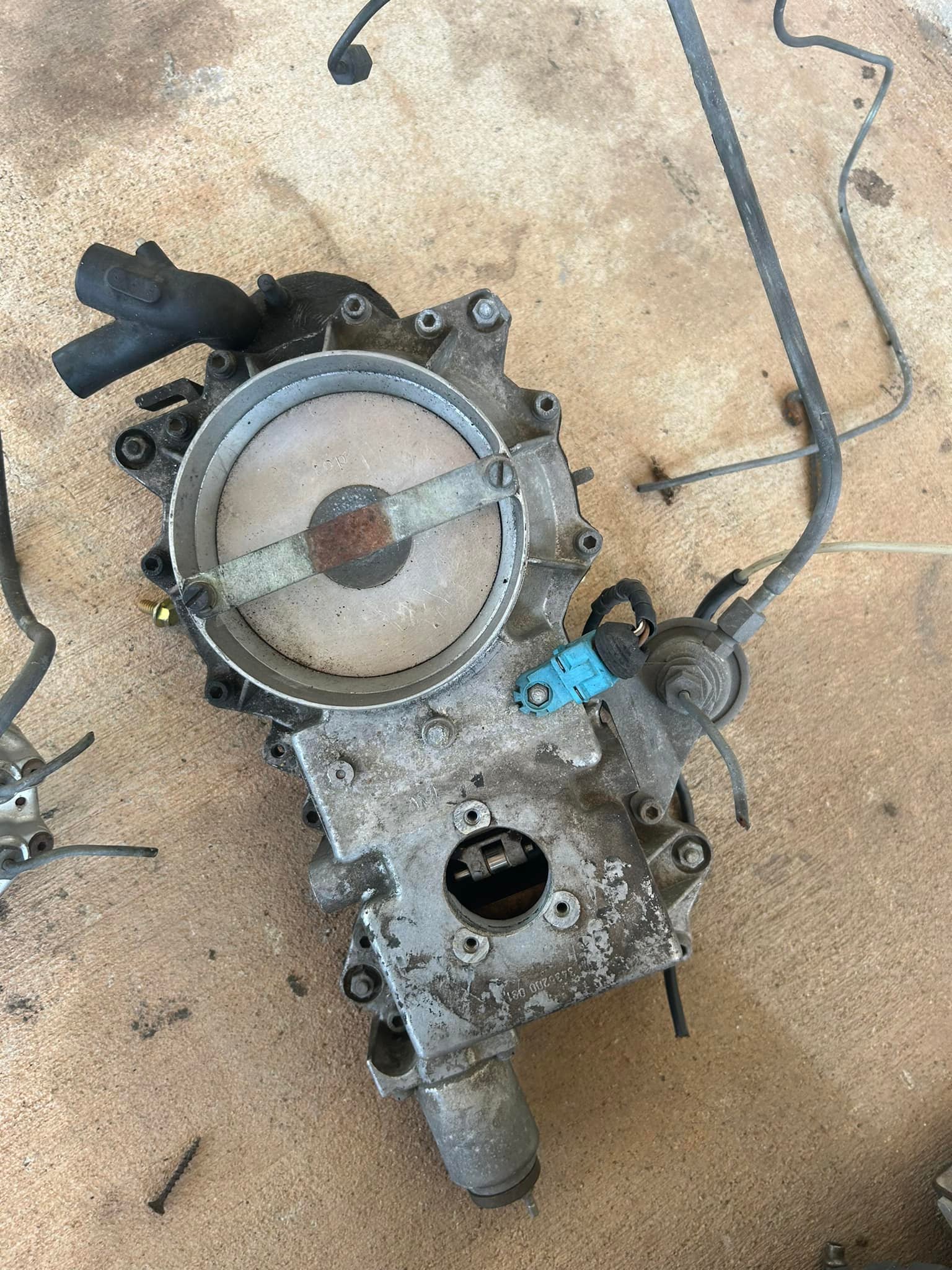 0438100069 Mercedes Reconditioned K-Jet Fuel Distributor EXCHANGE inc