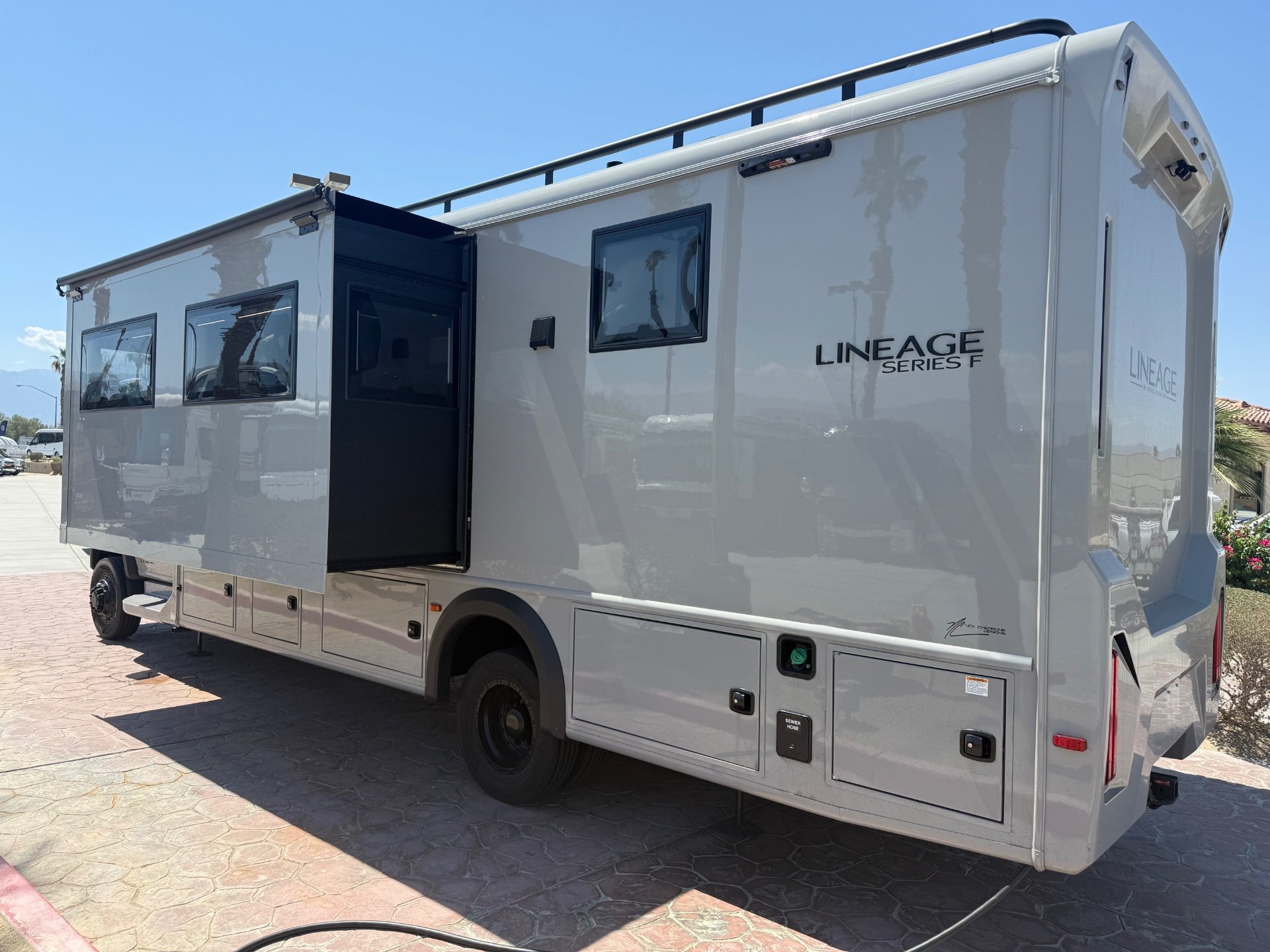 2026 Lineage 31zw 4wd off road sus - Commercial Trucks - Palm Desert ...