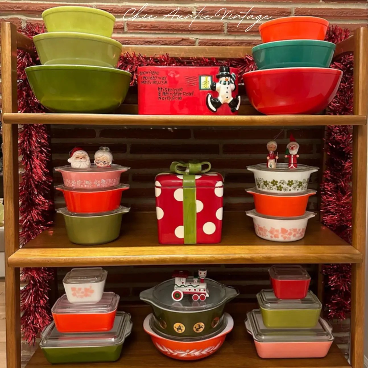 Incredible Pyrex share from Lindsay Pearsall! Amazing 1965 Foulard