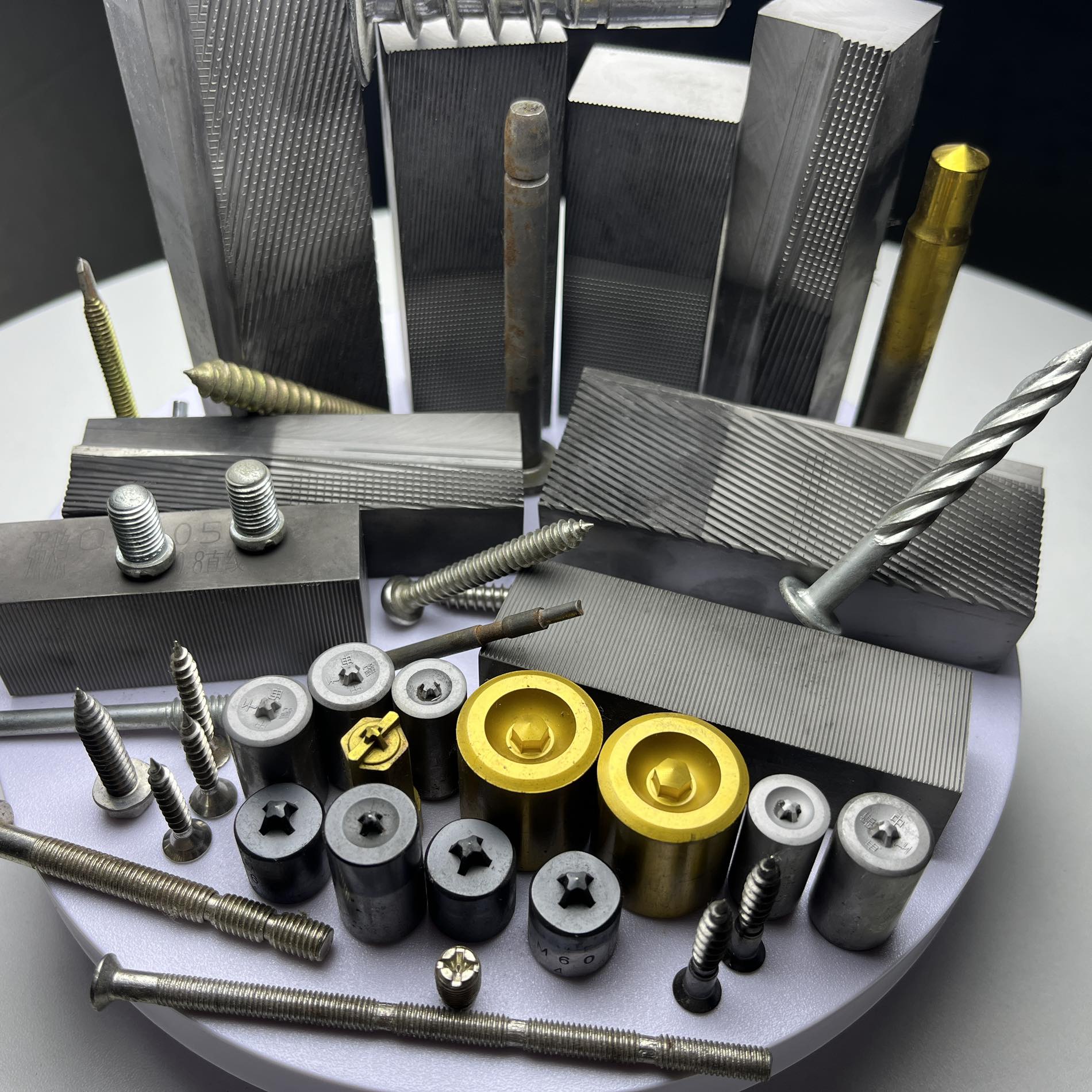 If you encounter the end material of the screw, please pay attention to ...