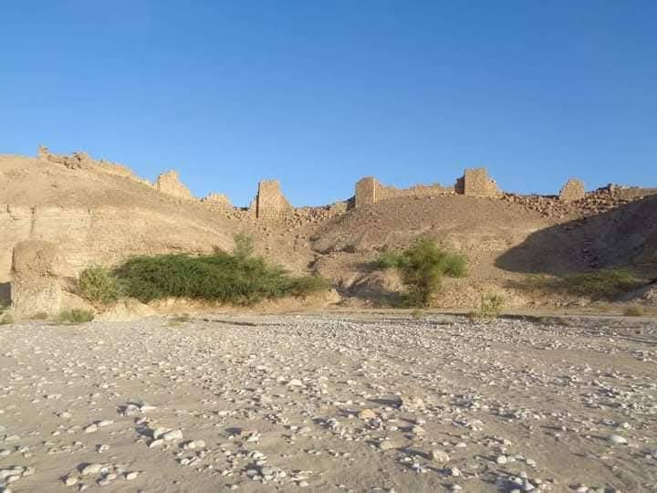 فهد اسماعيل - 710م أطول جدار من الاحجار الكبيرة في اليمن أحجار سور ...