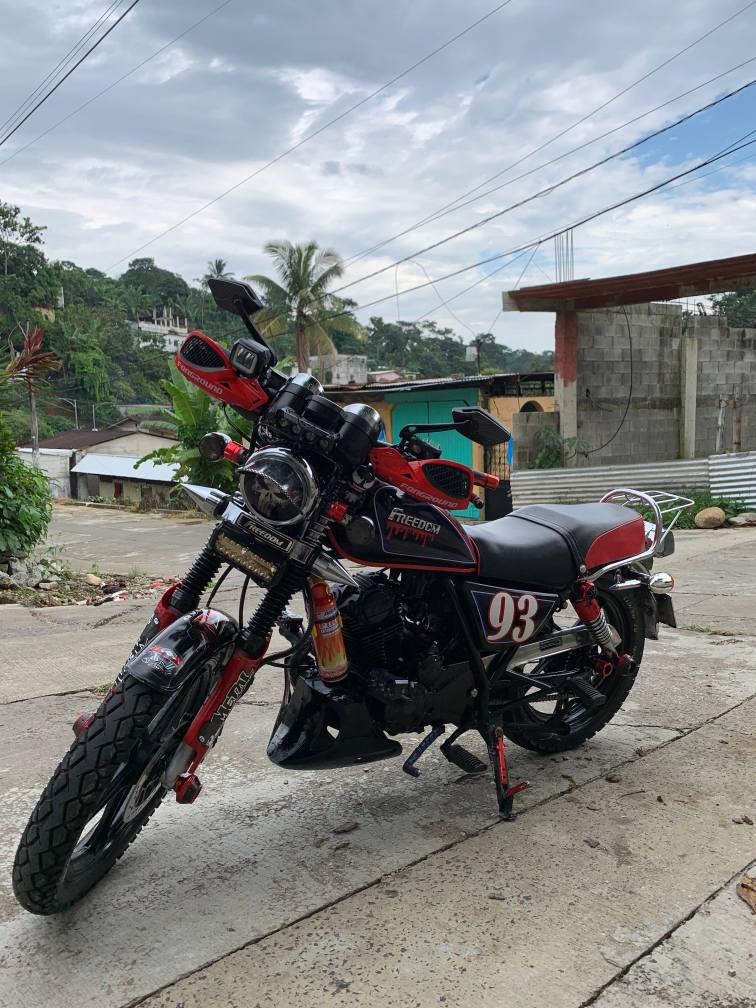 Se vende hermosa moto freedom fire 150 mofificada