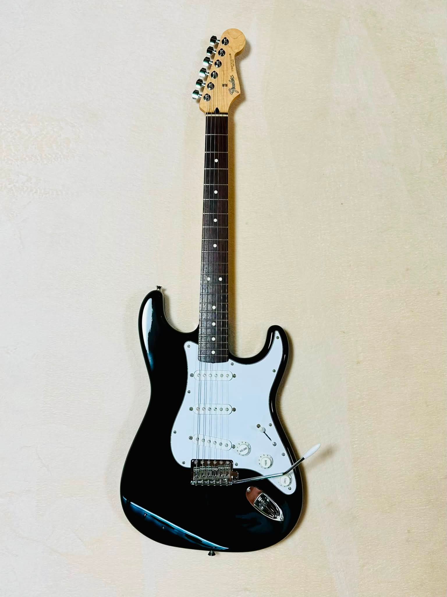 フェンダージャパン ストラト★値下げしました ヤフーフリマ出品中のFender ストラト 値下げしました❗️ 艶々