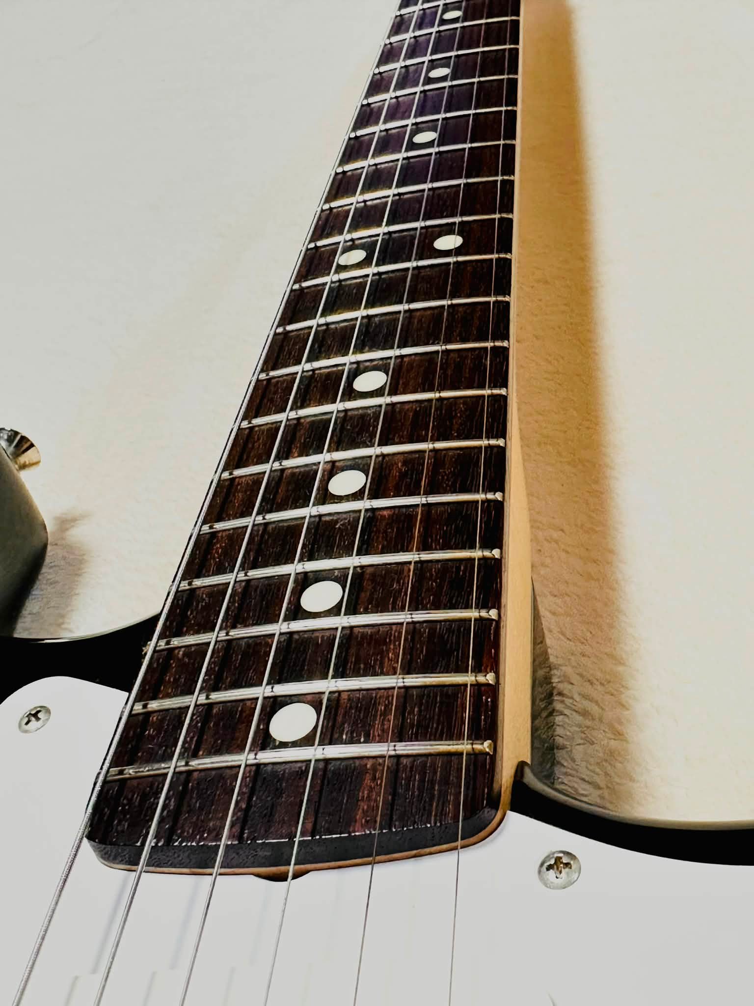 ヤフーフリマ出品中のFender ストラト 値下げしました❗️ 艶々