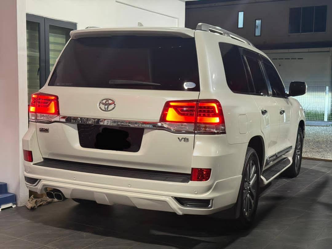 16/2019 Toyota Land Cruiser ZX 4.6 (A) Rm180,000‼️ Loan Bank