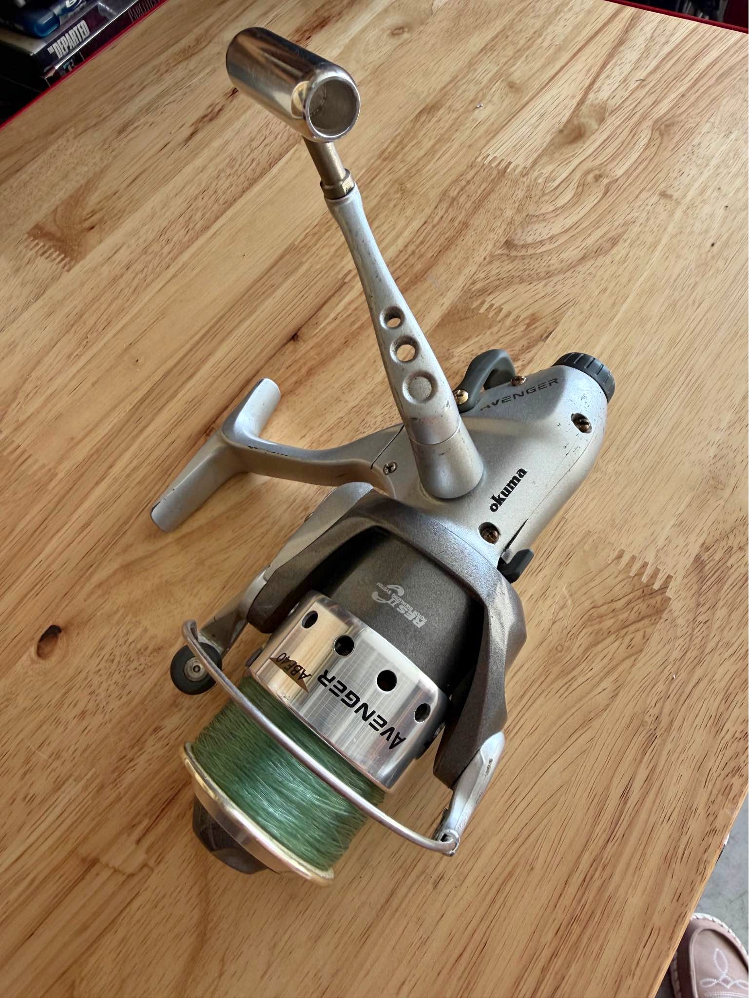okuma abf 90 avenger baitfeeder spinning reel (Bait feeder) – All Ice Fishing In order to disengage this system simply turn the handle The Okuma Avenger ABF Baitfeeder