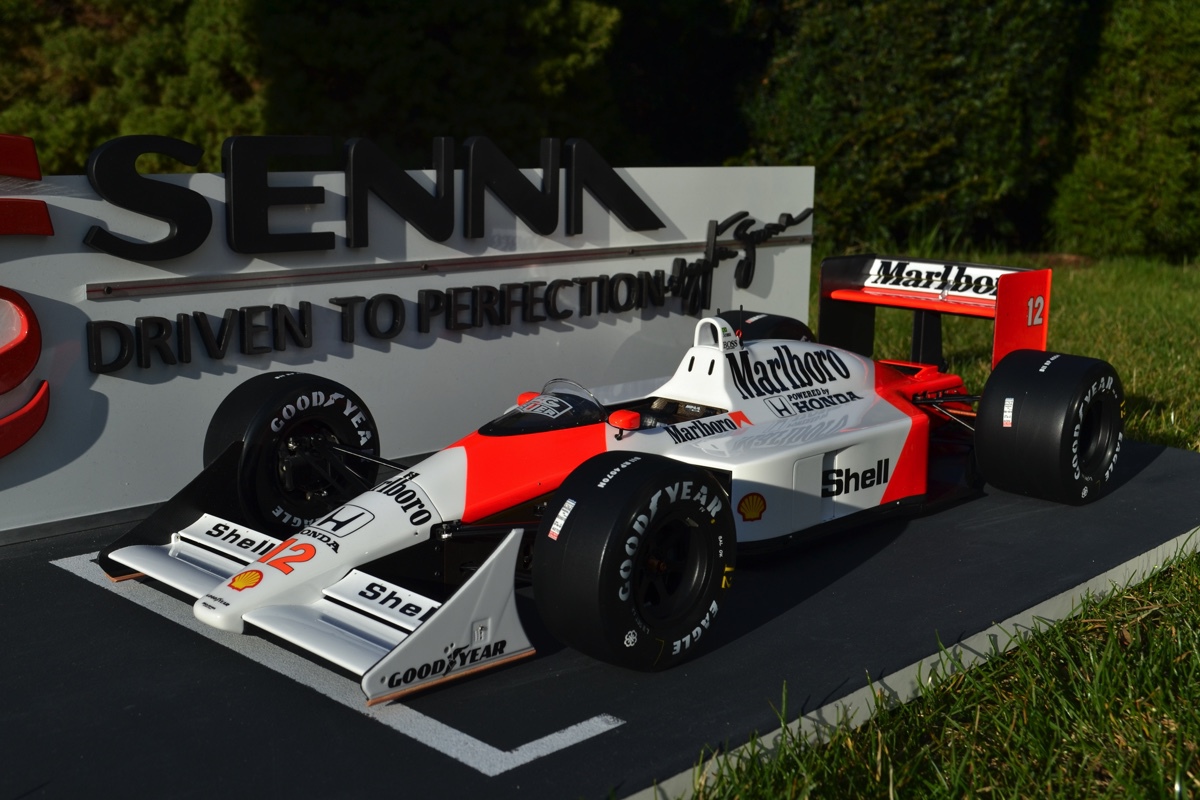 Beemax 1:12 McLaren MP4/4 Senna Formula 1 model kit