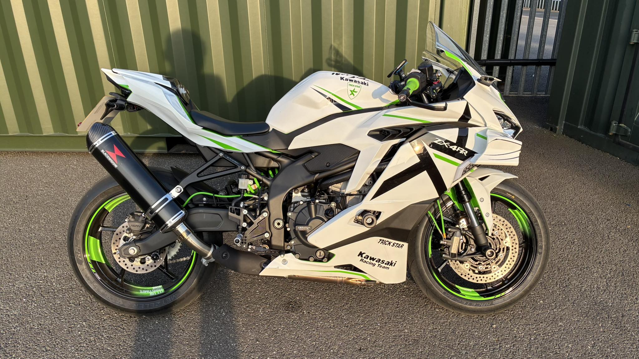 Who recommends a bike dyno tuner in Cheshire for a Kawasaki ZX-4RR?