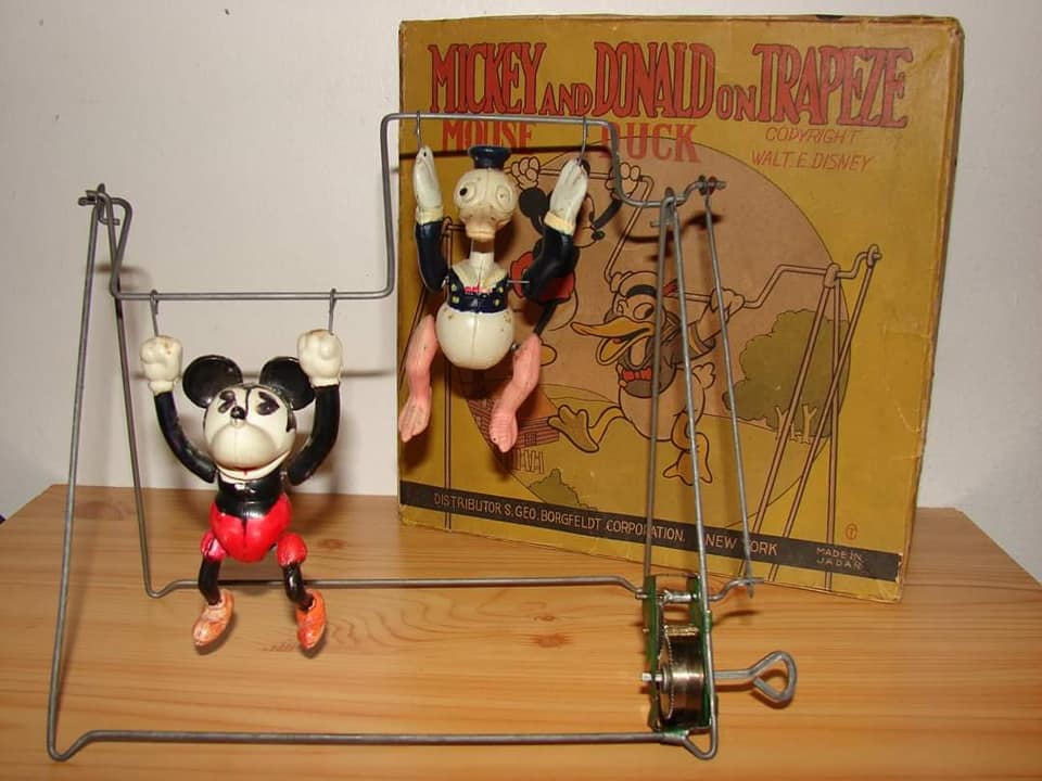【Sakiiii】約30年前の非売品ミッキー ミニー ドナルドの家 Mickey and Donald Duck on Trapeze celluloid and tin wind up toy