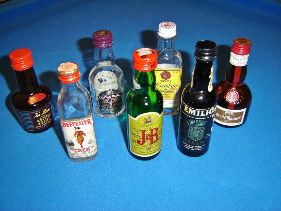 Bière miniature,Canette de bière miniature,Bouteille de bière miniature,Verre à bière miniature,Alcool miniature,Bière,Boisson miniature,Boisson miniature - France