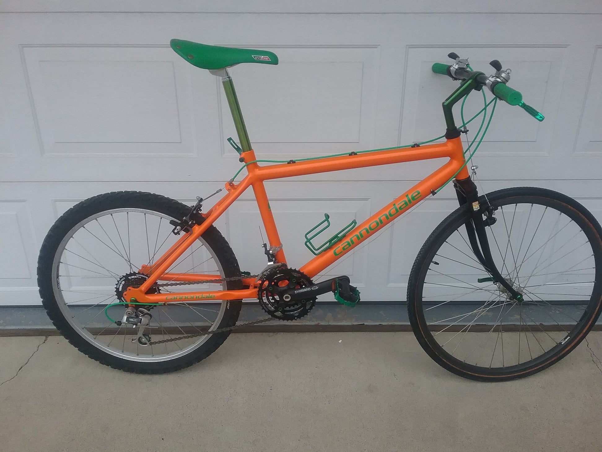 Custom painted Cannondale M600 mountain bike