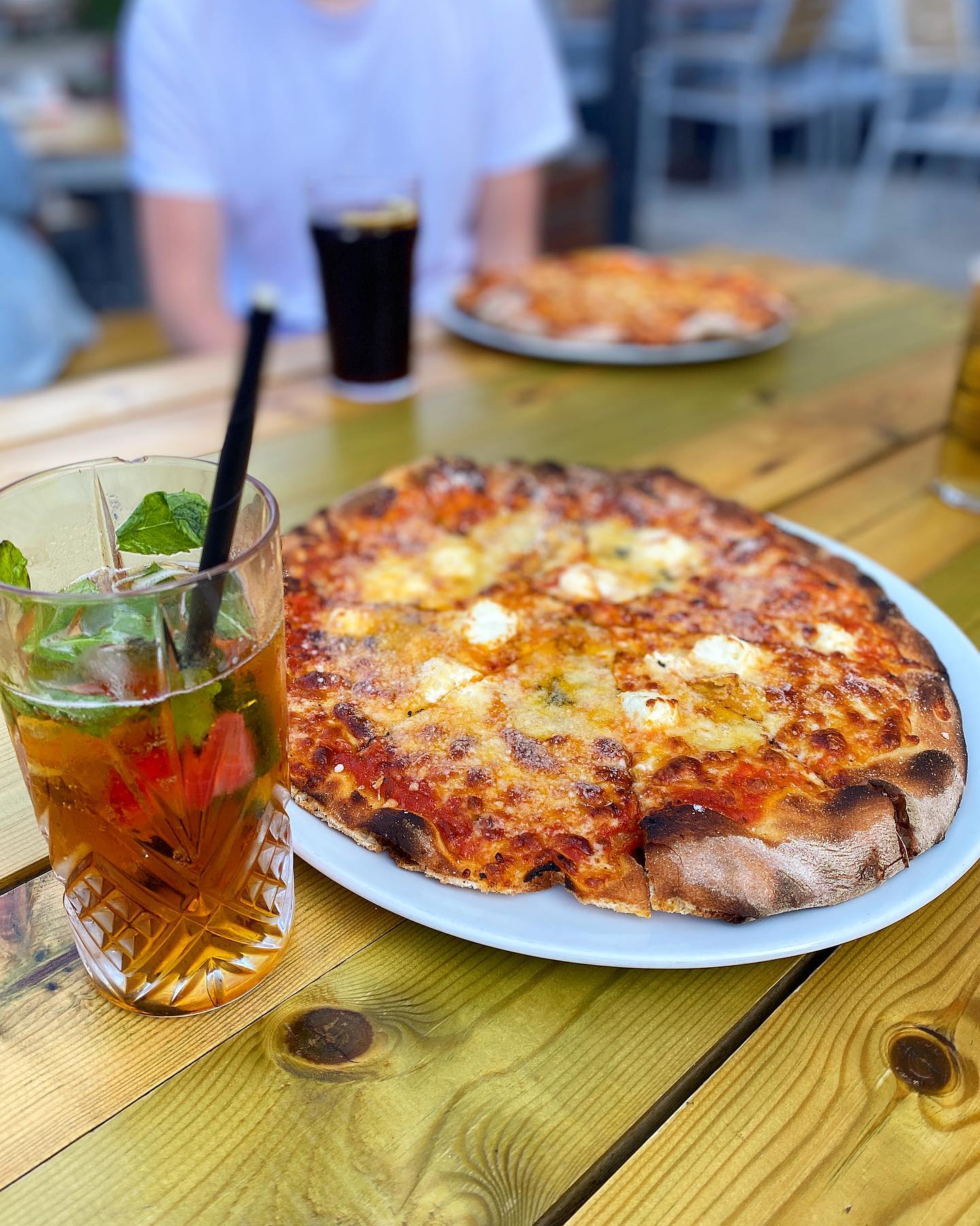 Bar Rakuda - Happy Saturday!🥂🍕 . . . . . . #barrakuda...