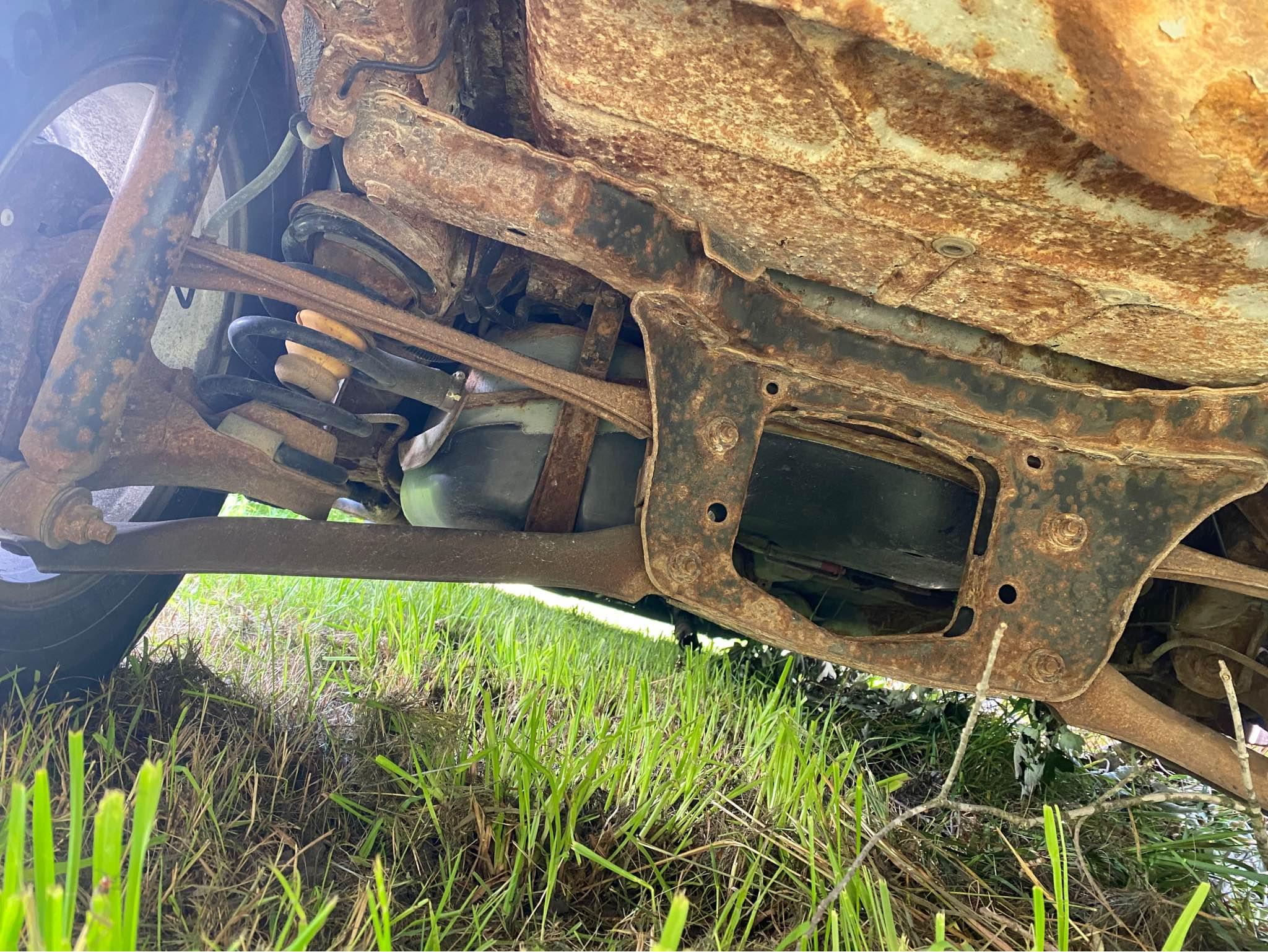 2006 Ford Escape: Rusted Undercarriage - Cars & Trucks - Stockbridge ...