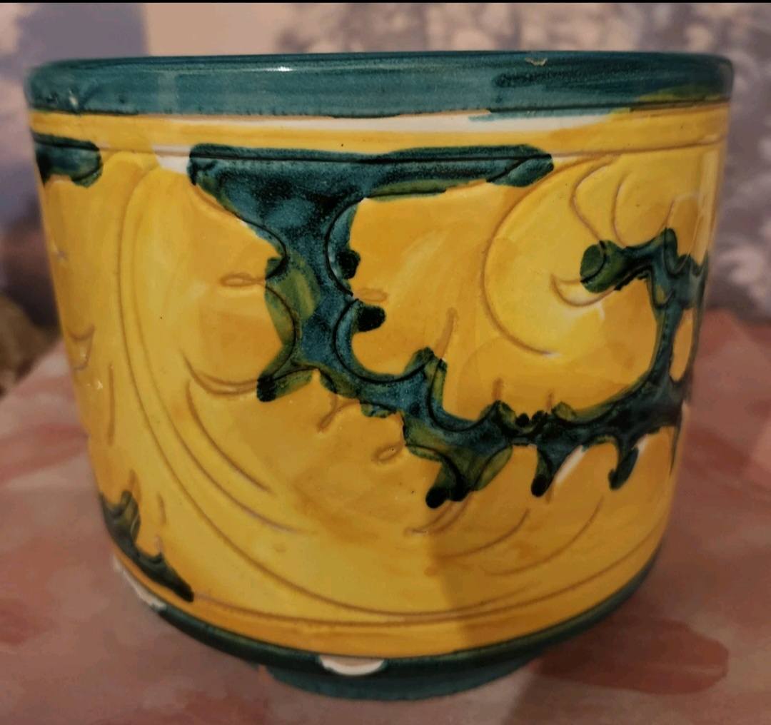 Is this a Bitossi vase?