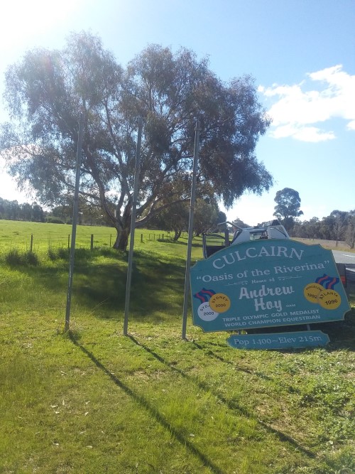 ANDREW HOY SIGNS AT CULCAIRN... - Greater Hume Council