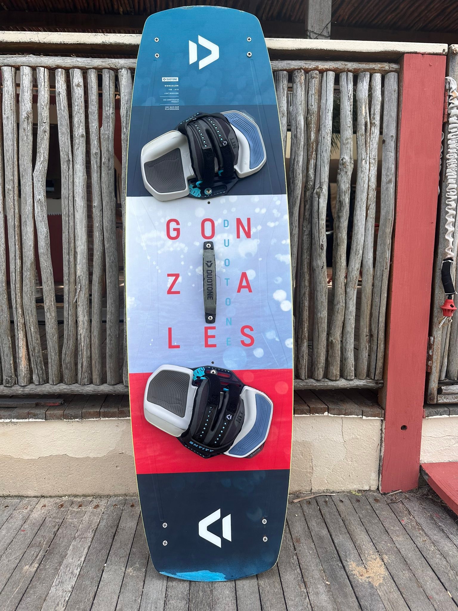 Almost brand new twin tip (ridden twice). Size 136 with size small 