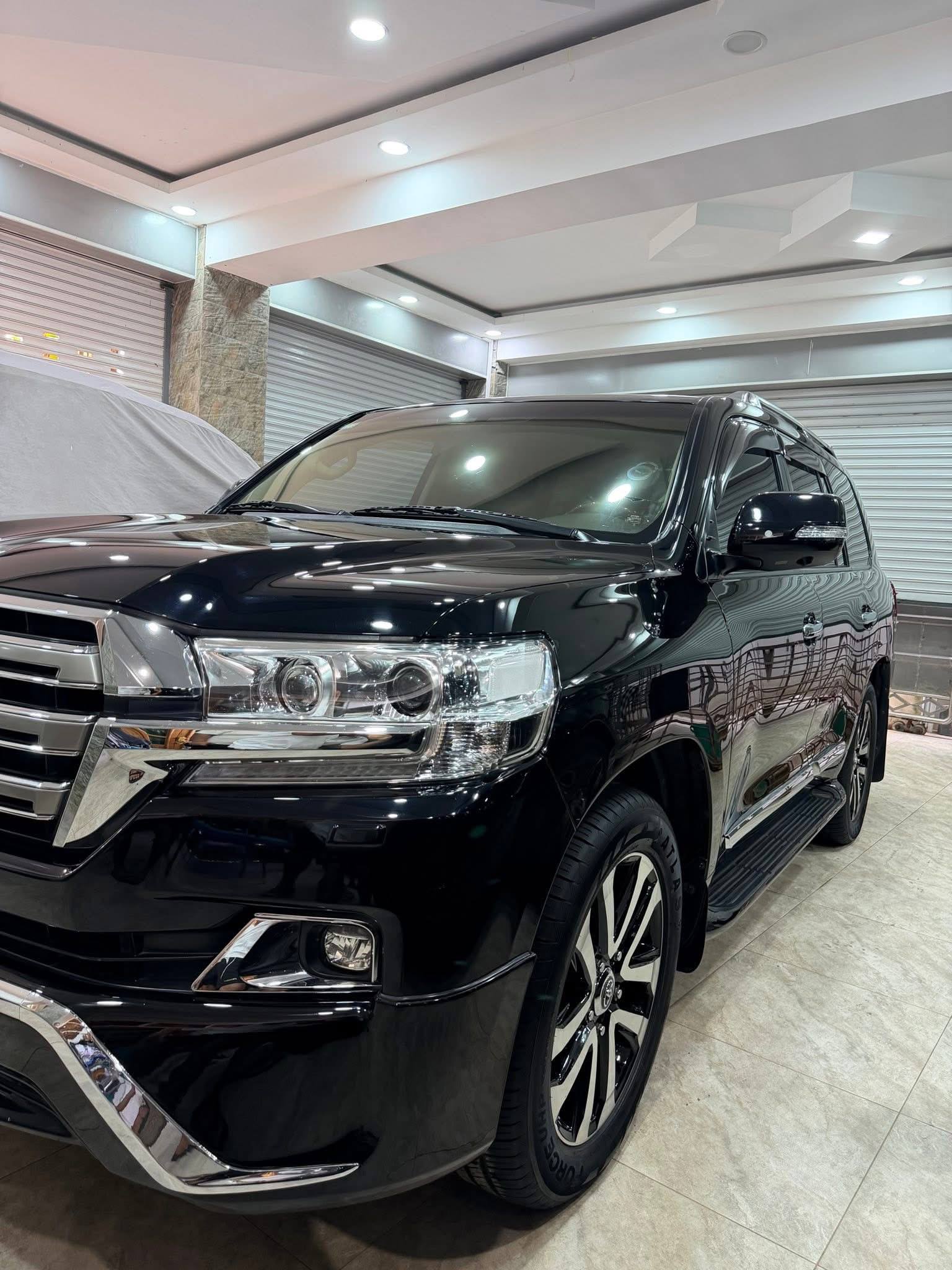 Business Auto Co. - - - - - - - - - - Brand : Toyota Land Cruiser