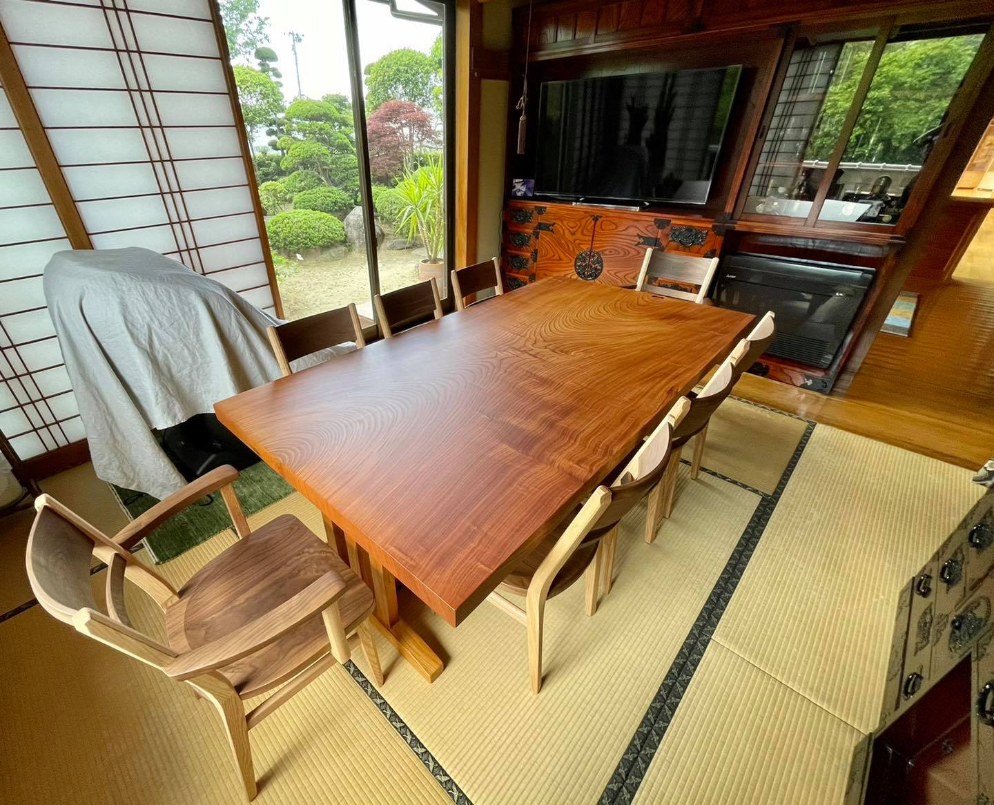 欅一枚板ダイニングテーブル】 宮城県のT様宅へ欅(けやき)一枚板の 
