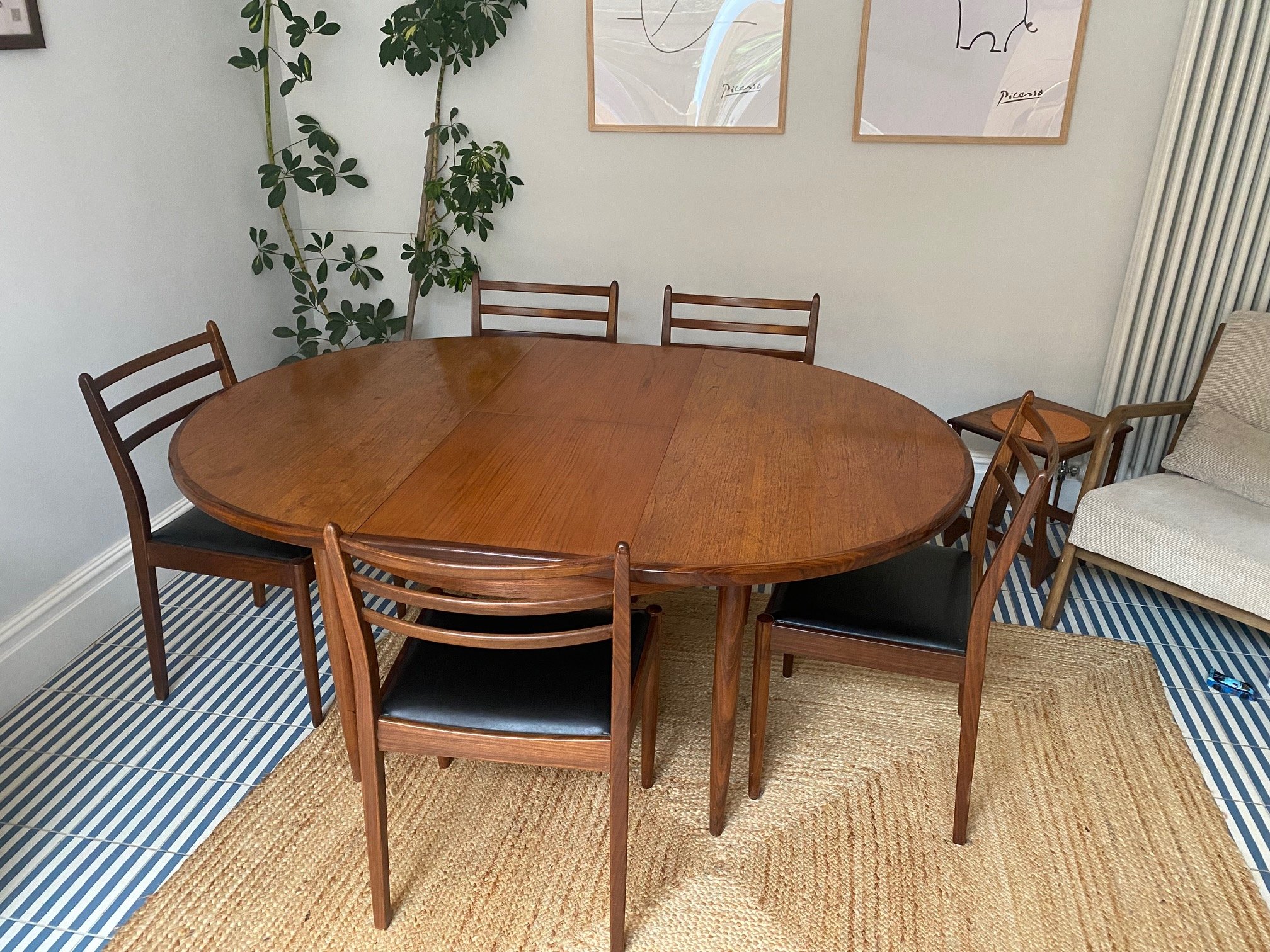 Extendable round dining table + 5 chairs (G Plan) - Dining Tables ...