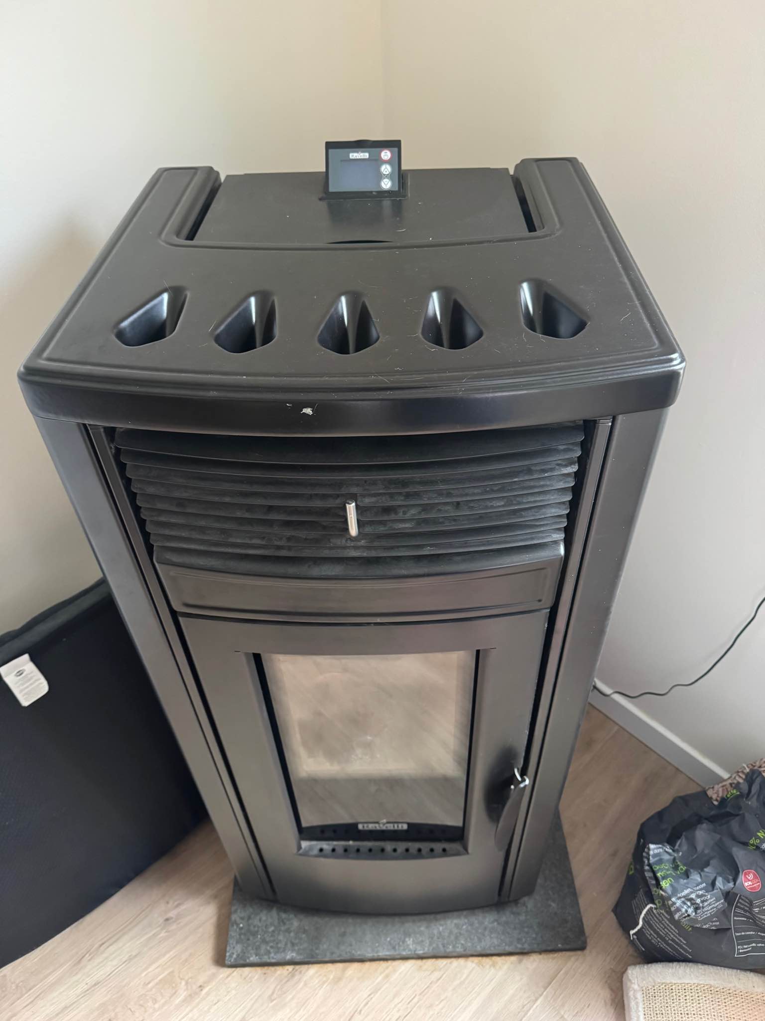 Poêle a pellets (pour pièces) RAVELLI HOLLY V - RV120 - Space Heaters ...