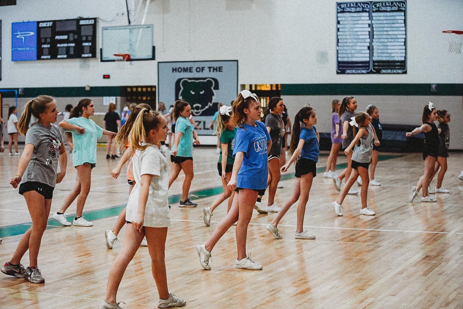 Creekview Jr Grizzly Cheer
